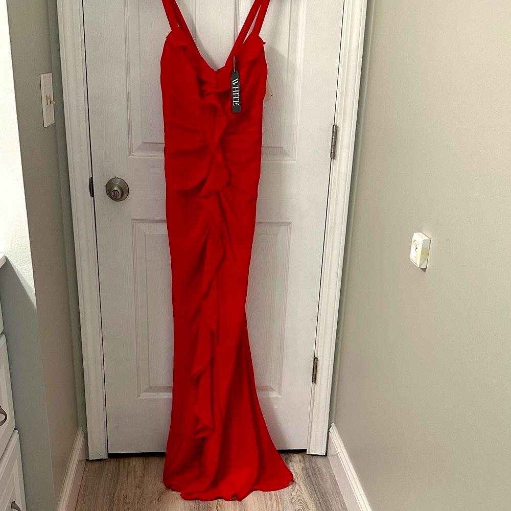 Vera Wang Elegant Red Evening Gown